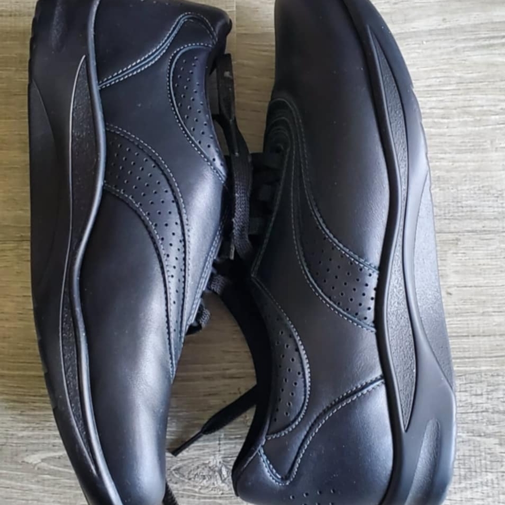 Black Free Rein Non Slip Lace Up Low-Top Sneakers FREE s&h